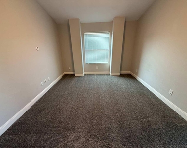 2527 Middleground - Photo Thumbnail 7