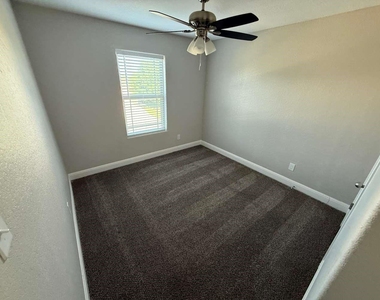 2527 Middleground - Photo Thumbnail 6