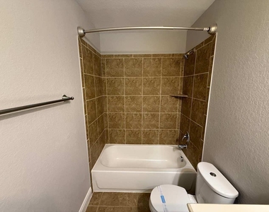 2527 Middleground - Photo Thumbnail 10