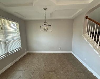 2527 Middleground - Photo Thumbnail 2