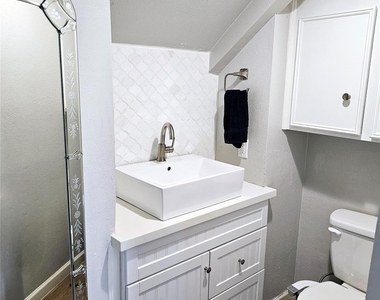 9738 Braesmont Drive - Photo Thumbnail 17