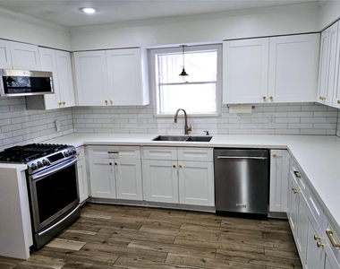 9738 Braesmont Drive - Photo Thumbnail 2