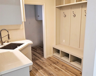 9738 Braesmont Drive - Photo Thumbnail 8