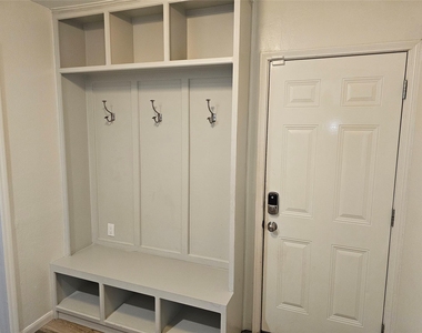 9738 Braesmont Drive - Photo Thumbnail 10