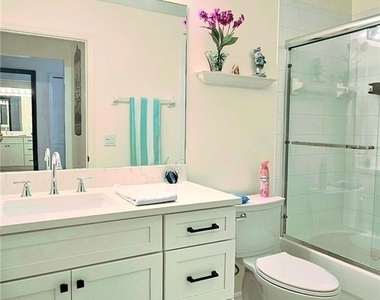 16615 Lake Circle Drive - Photo Thumbnail 5