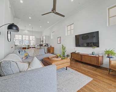 4009 University Grove Street - Photo Thumbnail 20