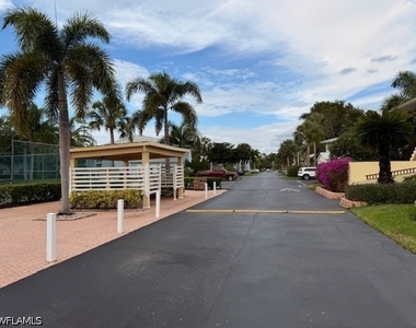 28280 Pine Haven Way - Photo Thumbnail 10