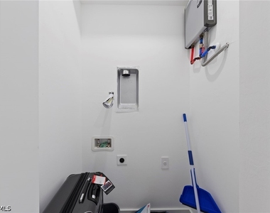 907 Homestead Road S - Photo Thumbnail 22