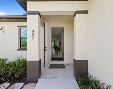 907 Homestead Road S - Photo Thumbnail 1