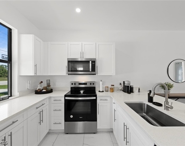 907 Homestead Road S - Photo Thumbnail 7