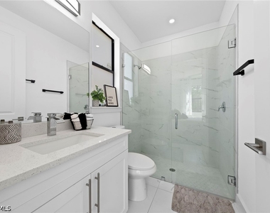 907 Homestead Road S - Photo Thumbnail 14