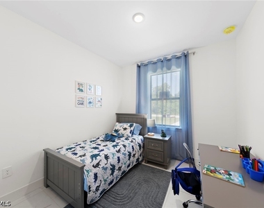 907 Homestead Road S - Photo Thumbnail 16