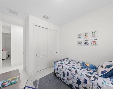 907 Homestead Road S - Photo Thumbnail 15