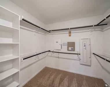708 Ivory Manor Drive - Photo Thumbnail 14