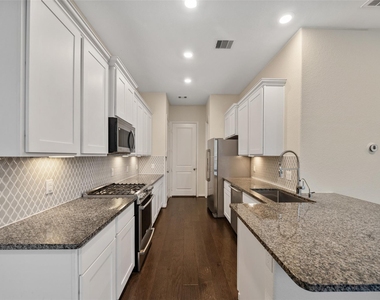 708 Ivory Manor Drive - Photo Thumbnail 6