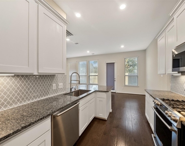708 Ivory Manor Drive - Photo Thumbnail 7