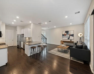 708 Ivory Manor Drive - Photo Thumbnail 2