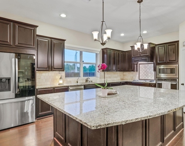 10423 Hatcher Drive - Photo Thumbnail 14