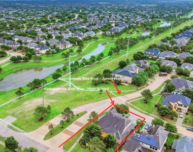 10423 Hatcher Drive - Photo Thumbnail 3