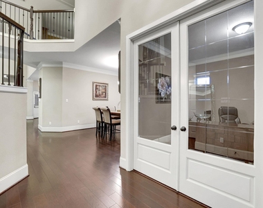 10423 Hatcher Drive - Photo Thumbnail 5