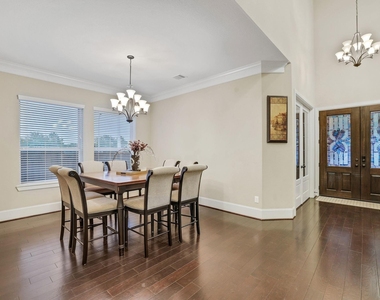 10423 Hatcher Drive - Photo Thumbnail 7