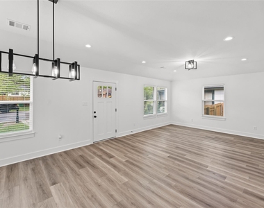514 W Wilkins Street - Photo Thumbnail 4