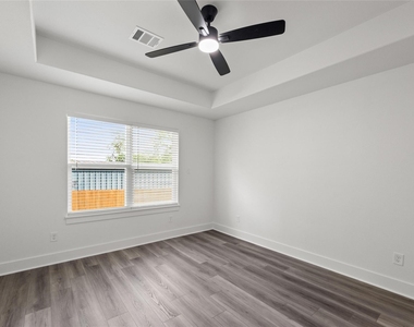 514 W Wilkins Street - Photo Thumbnail 5