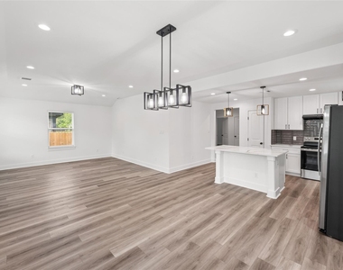 514 W Wilkins Street - Photo Thumbnail 2