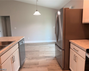 3214 Ne 14th Place - Photo Thumbnail 8