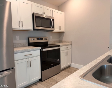 3214 Ne 14th Place - Photo Thumbnail 7