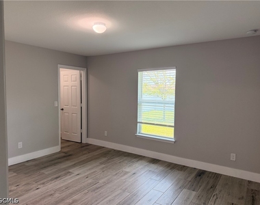 3214 Ne 14th Place - Photo Thumbnail 11