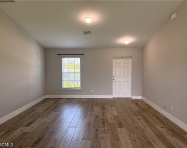 3214 Ne 14th Place - Photo Thumbnail 3