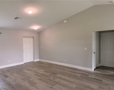 3214 Ne 14th Place - Photo Thumbnail 10
