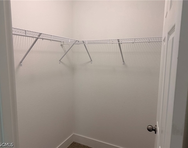 3214 Ne 14th Place - Photo Thumbnail 12