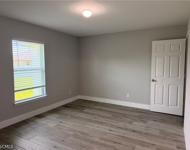 3214 Ne 14th Place - Photo Thumbnail 16