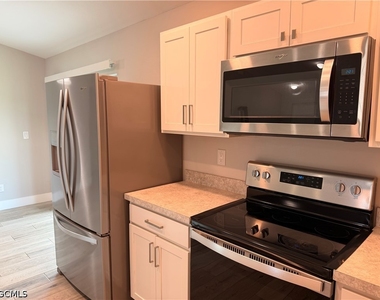 3214 Ne 14th Place - Photo Thumbnail 6