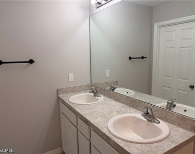 3214 Ne 14th Place - Photo Thumbnail 14