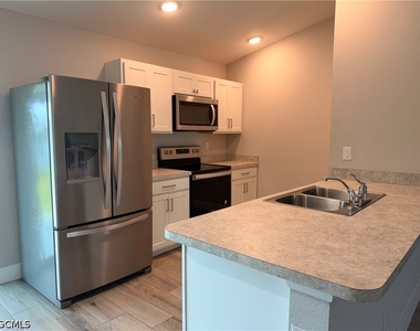 3214 Ne 14th Place - Photo Thumbnail 5