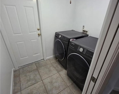 409 Hull Avenue S - Photo Thumbnail 8