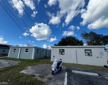 3033 2nd Street - Photo Thumbnail 11