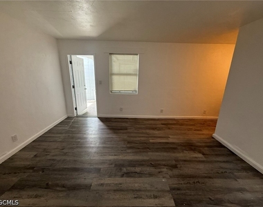 3033 2nd Street - Photo Thumbnail 9