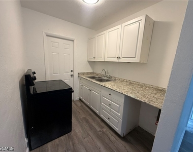 3033 2nd Street - Photo Thumbnail 2