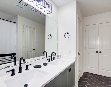 76 Scarlet Woods Court - Photo Thumbnail 19