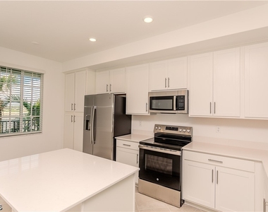 15375 Green Acres Avenue - Photo Thumbnail 2