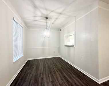 500 Willow Drive - Photo Thumbnail 4