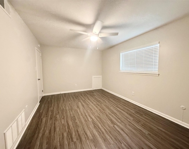 500 Willow Drive - Photo Thumbnail 12