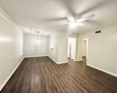 500 Willow Drive - Photo Thumbnail 1