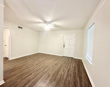 500 Willow Drive - Photo Thumbnail 2
