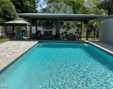 1343 Woodmere Lane - Photo Thumbnail 7