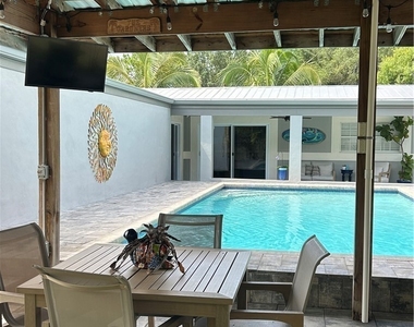 1343 Woodmere Lane - Photo Thumbnail 8